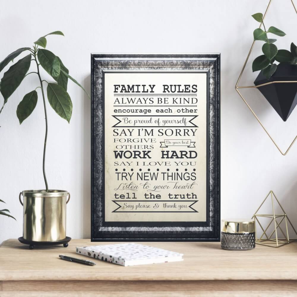 Dekorative Tafel mit Family rules 